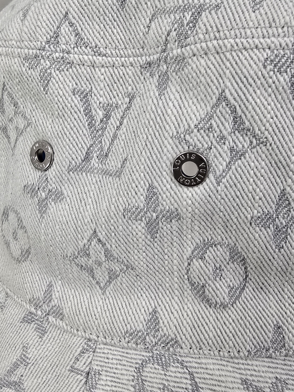 Louis Vuitton Monogram Bucket Hat - Reversible - Picture 3 of 12